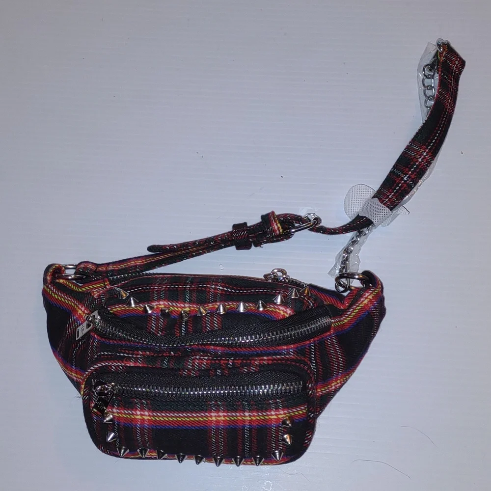 CURRENT MOOD Max Volume Fanny Pack Crossbody - Picture 5 of 17